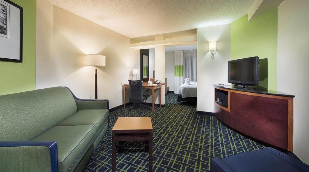 Fairfield Inn & Suites By Marriott Charleston Airport/Convention Center North Charleston Exterior photo